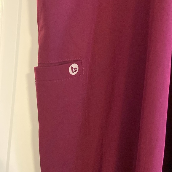 Excellent used condition size medium barco one wine scrub pants - Picture 3 of 6